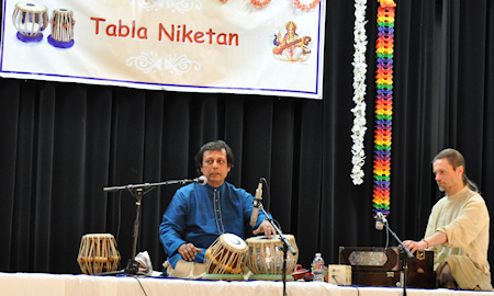 Pandit Swapan Chaudhuri graced the occasion with his solo performance Pandit Swapan Chaudhuri graced the occasion with his solo performance