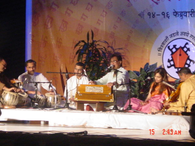 Satish-Tare-with-Pt.-Hridaynath-Mangeshkar