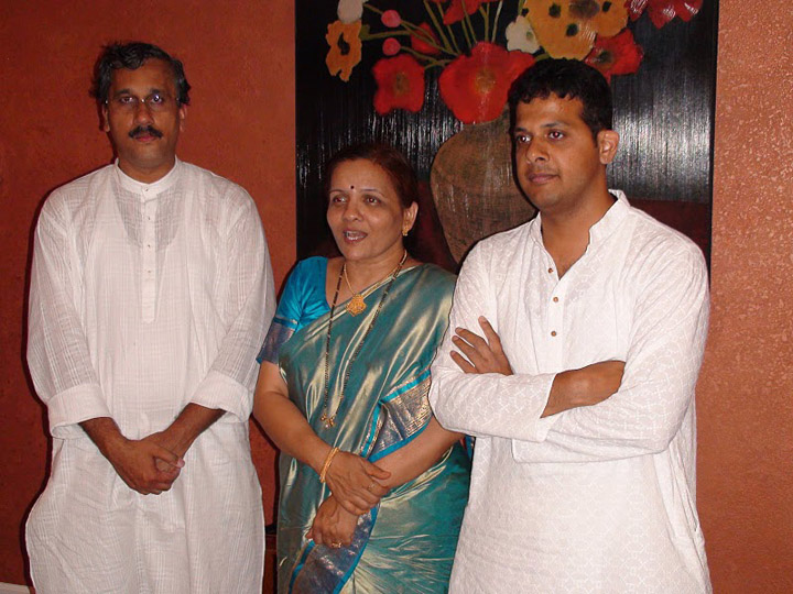 Satish-with-Asha-Khadilkar-and-Mahesh-Kale